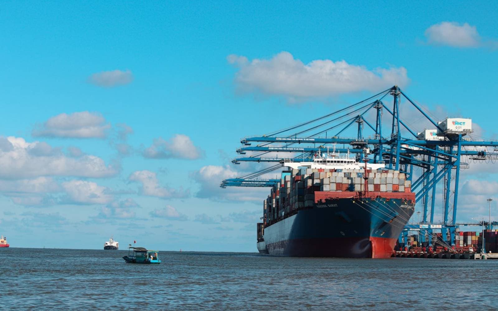 Port and shipping activity supporting freight forwarding